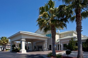 Holiday Inn Hotel & Suites: